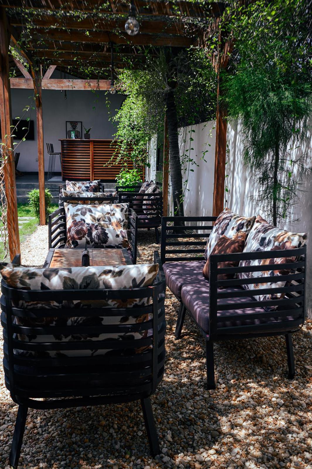 Ahome Guest House & Lounge Lome Exterior photo