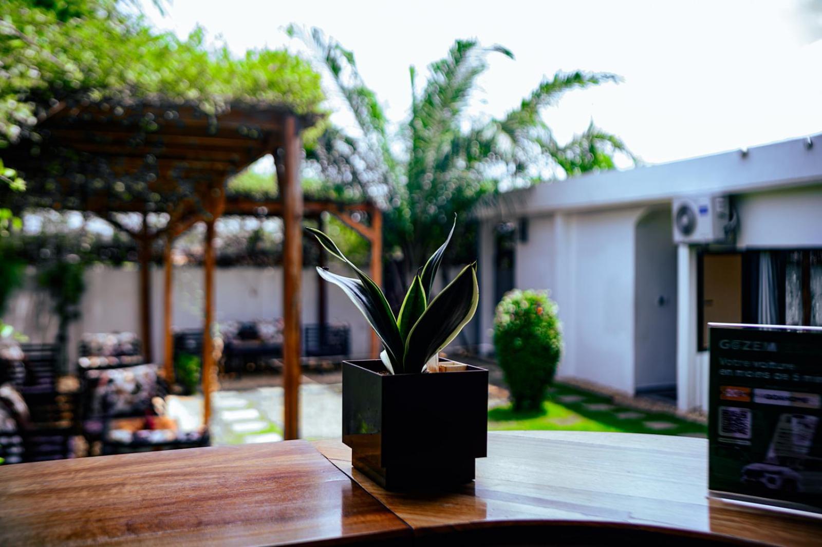 Ahome Guest House & Lounge Lome Exterior photo